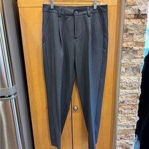 Gray pleated pants-New!